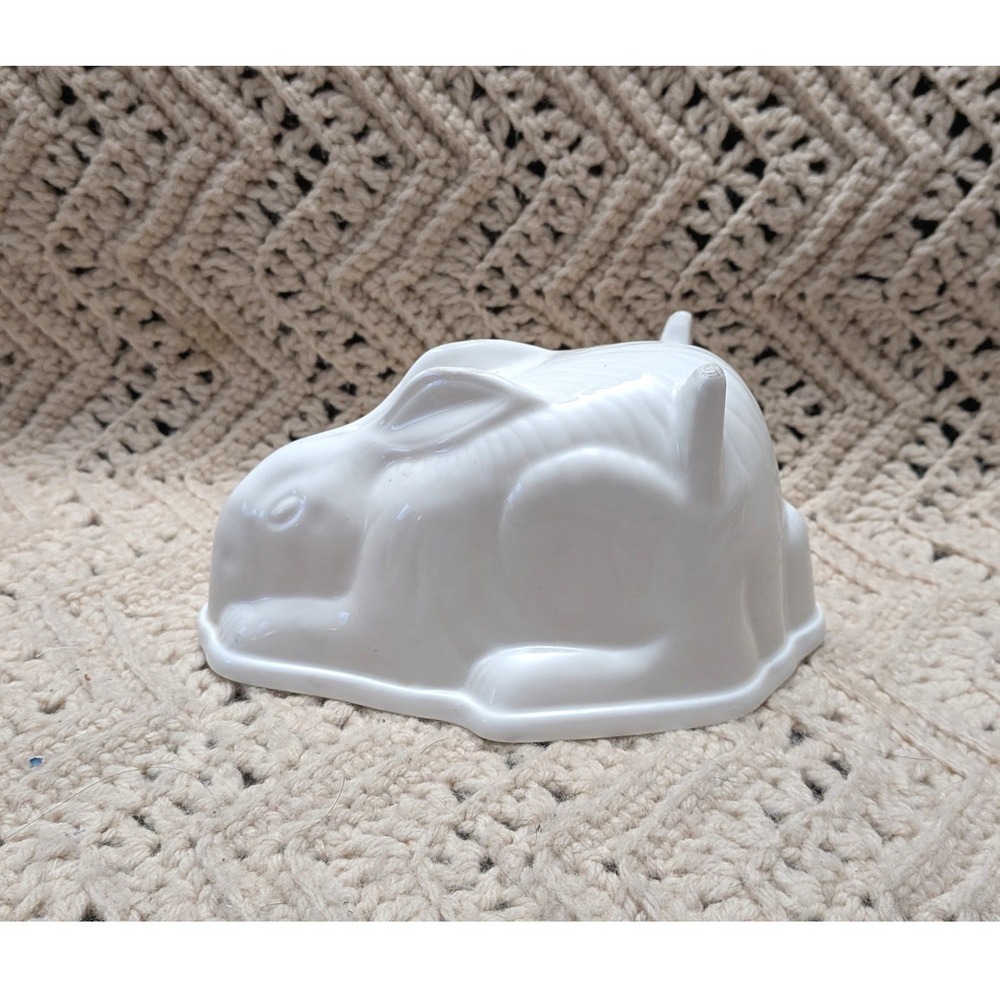 Vintage White Ceramic Rabbit Jelly Mold Figural Bunny Easter Kitchen Decor